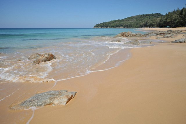 乃东海滩旅馆主图