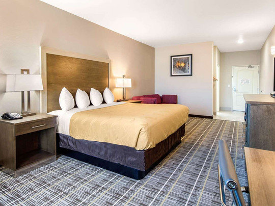 Quality Inn & Suites Carlsbad Caverns Area主图