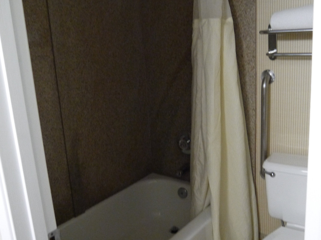 隆波克谷套房酒店主图