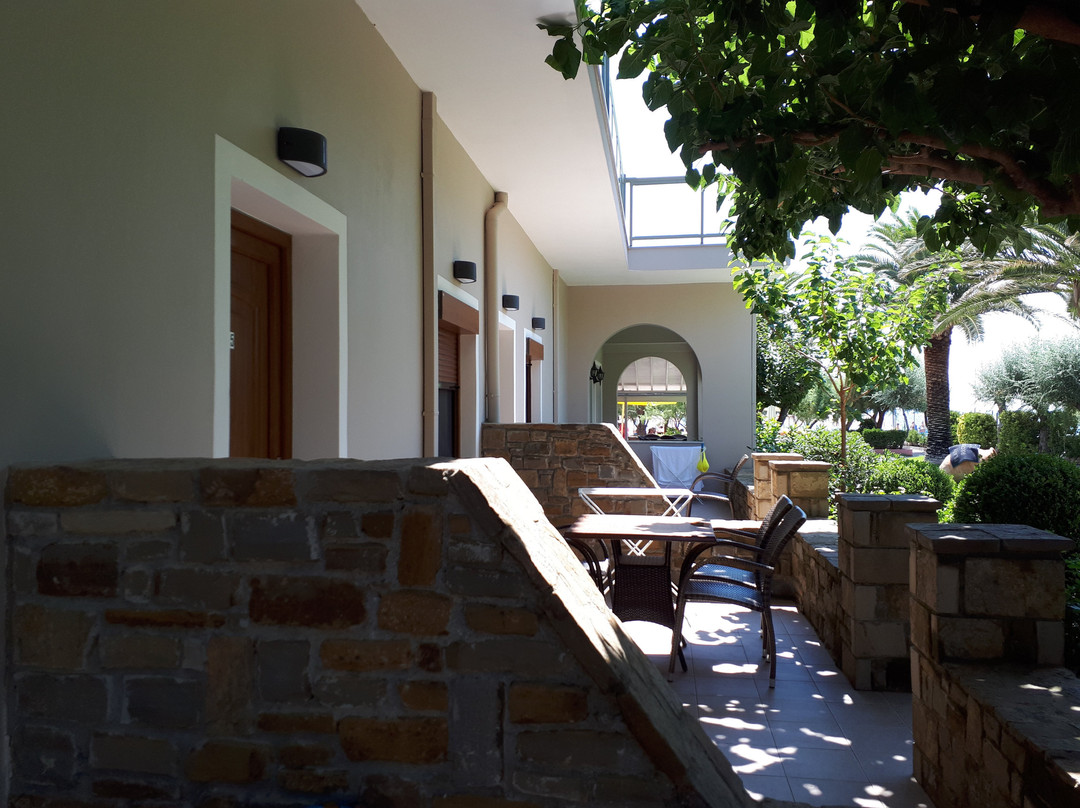 Platy Beach Hotel主图