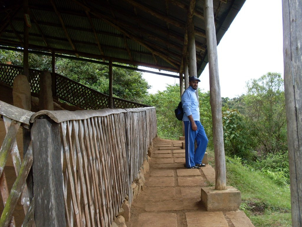 La Pelota - Estatuas A Color-San Agustin必去景点