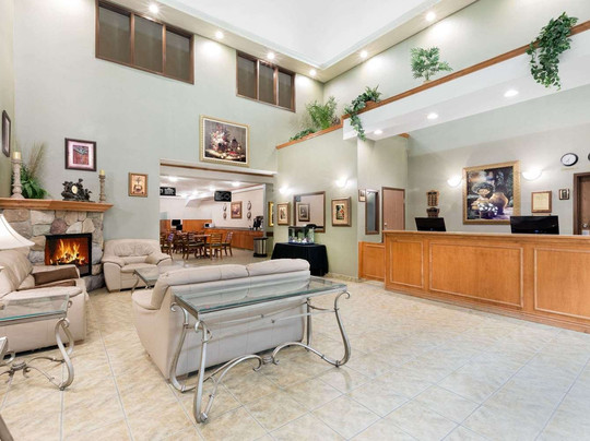 Ramada by Wyndham Clairmont/Grande Prairie主图