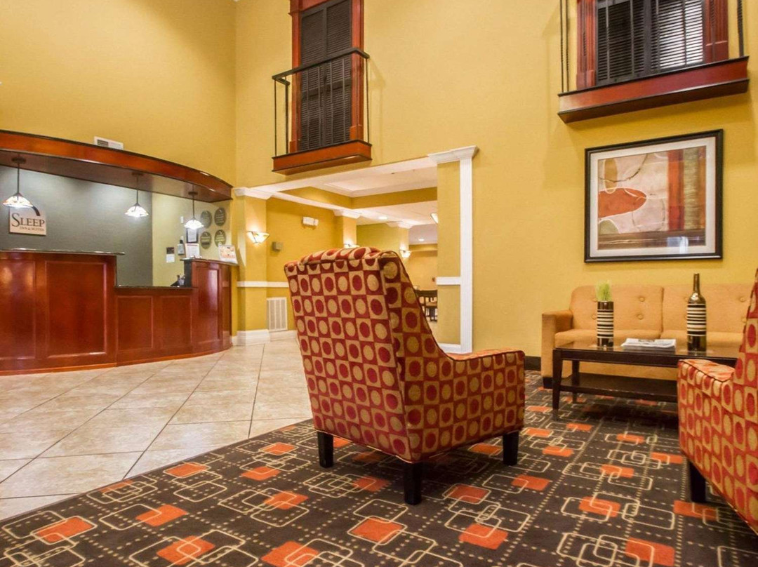 Suburban Studios主图