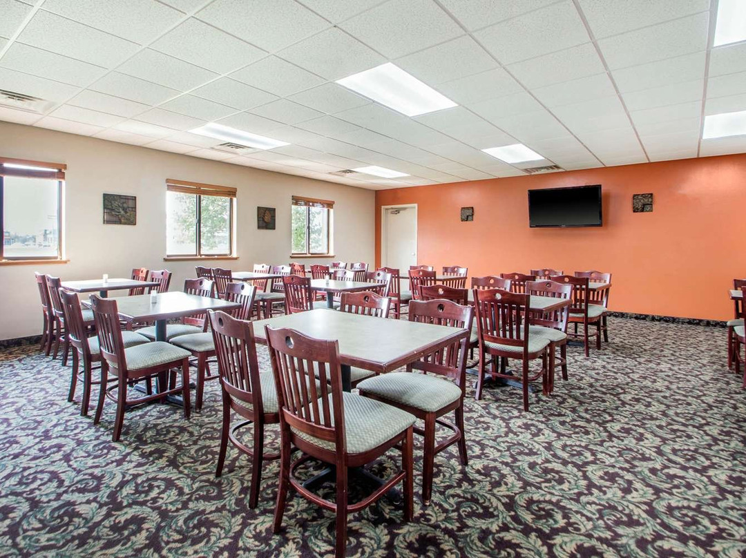 Clarion Pointe Tomah主图