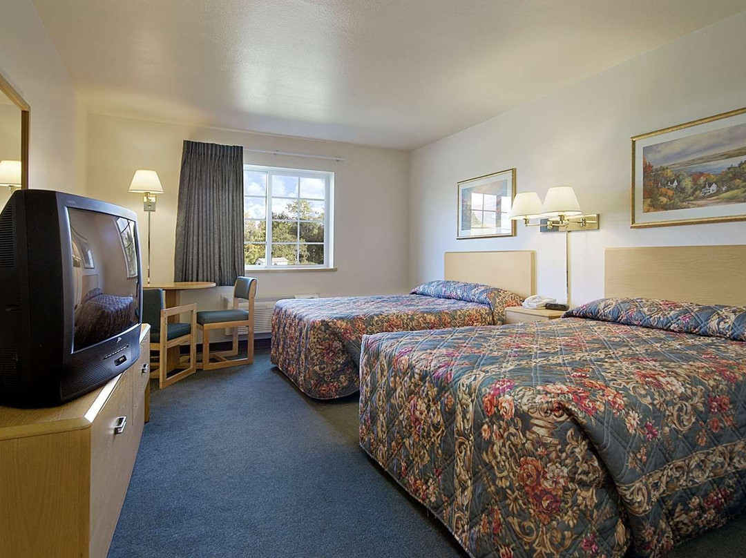 Super 8 by Wyndham Ava主图