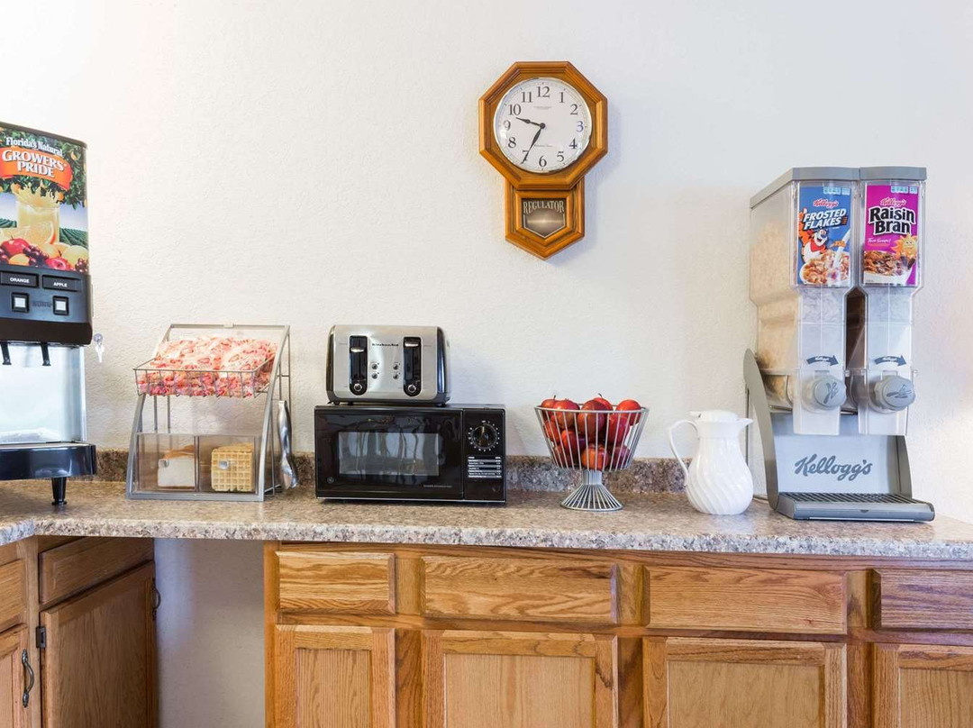 Super 8 by Wyndham Fairmont主图