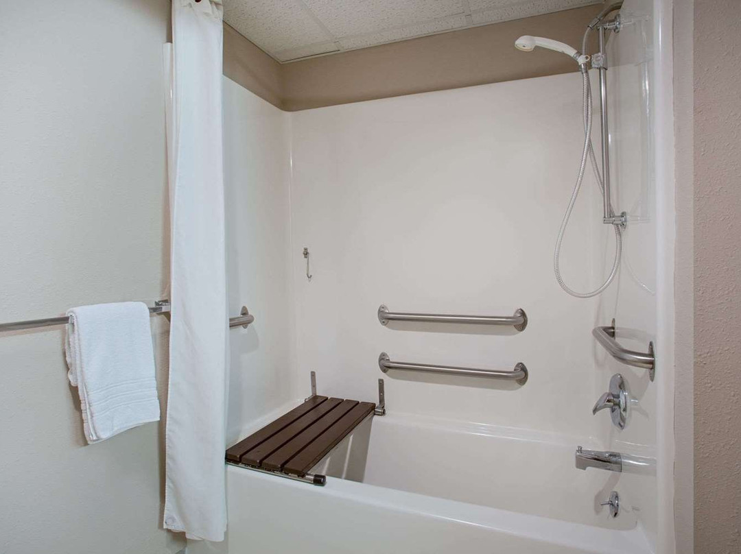 Super 8 by Wyndham Charles City主图