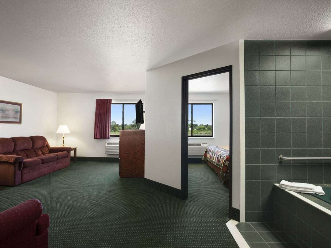 Super 8 by Wyndham Bowling Green主图