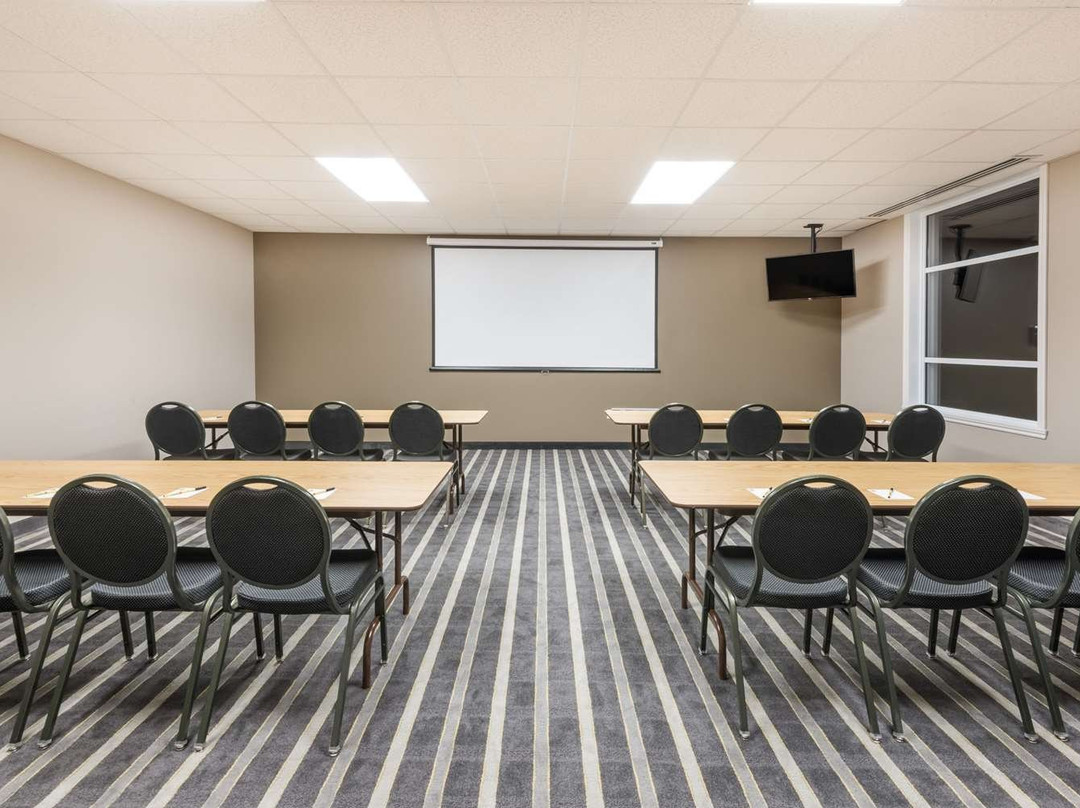 Super 8 by Wyndham Mont Laurier主图