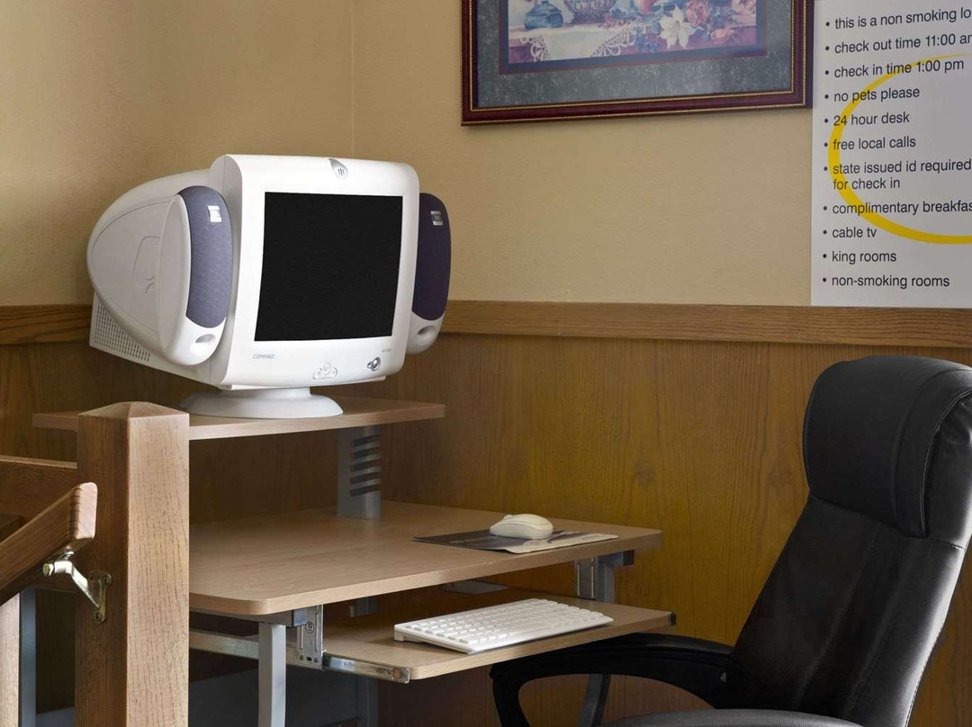 Super 8 by Wyndham Russellville主图