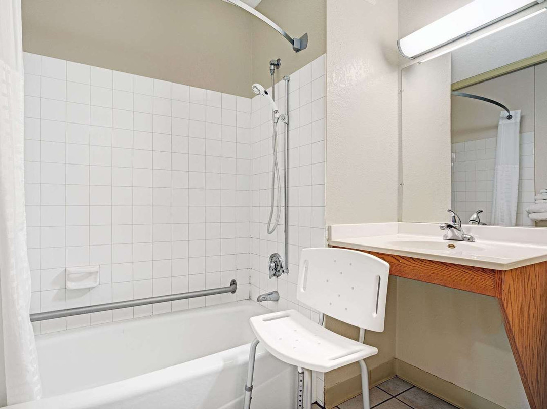 Super 8 by Wyndham Rogers Minnesota主图