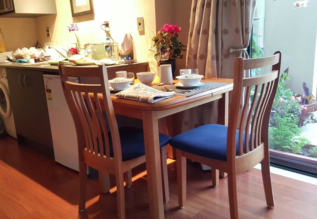 Heta Road B and B主图