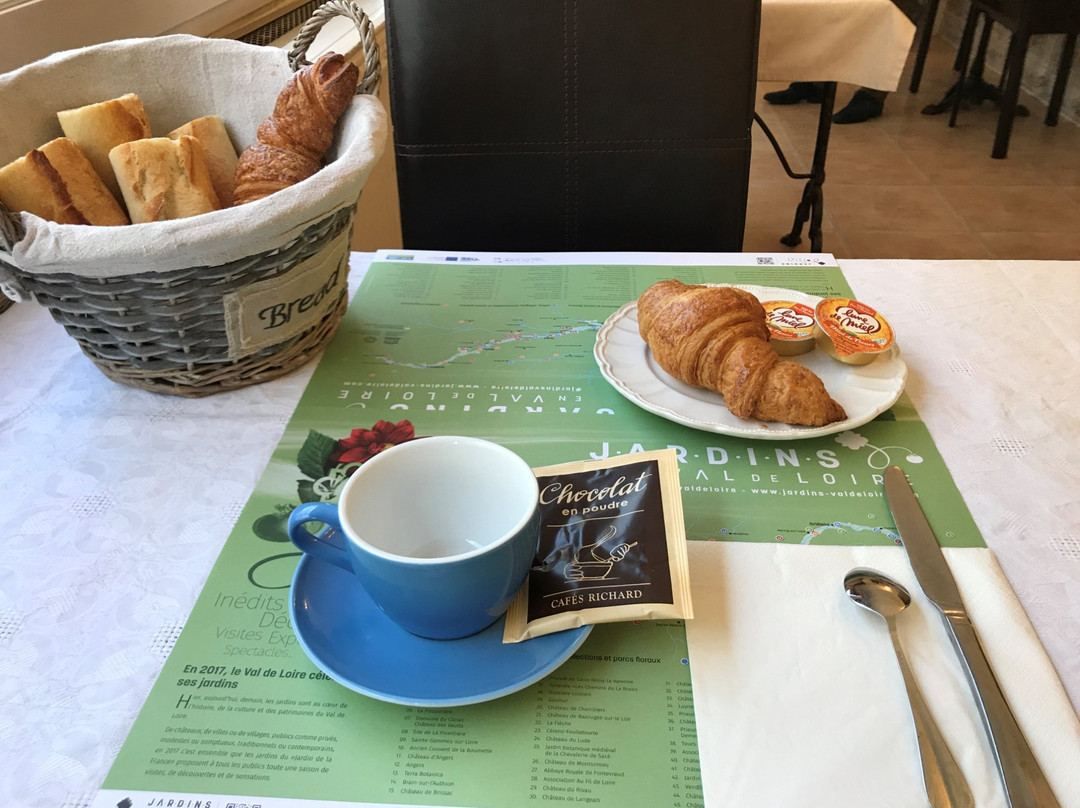 Logis Hôtel Louise de Savoie主图