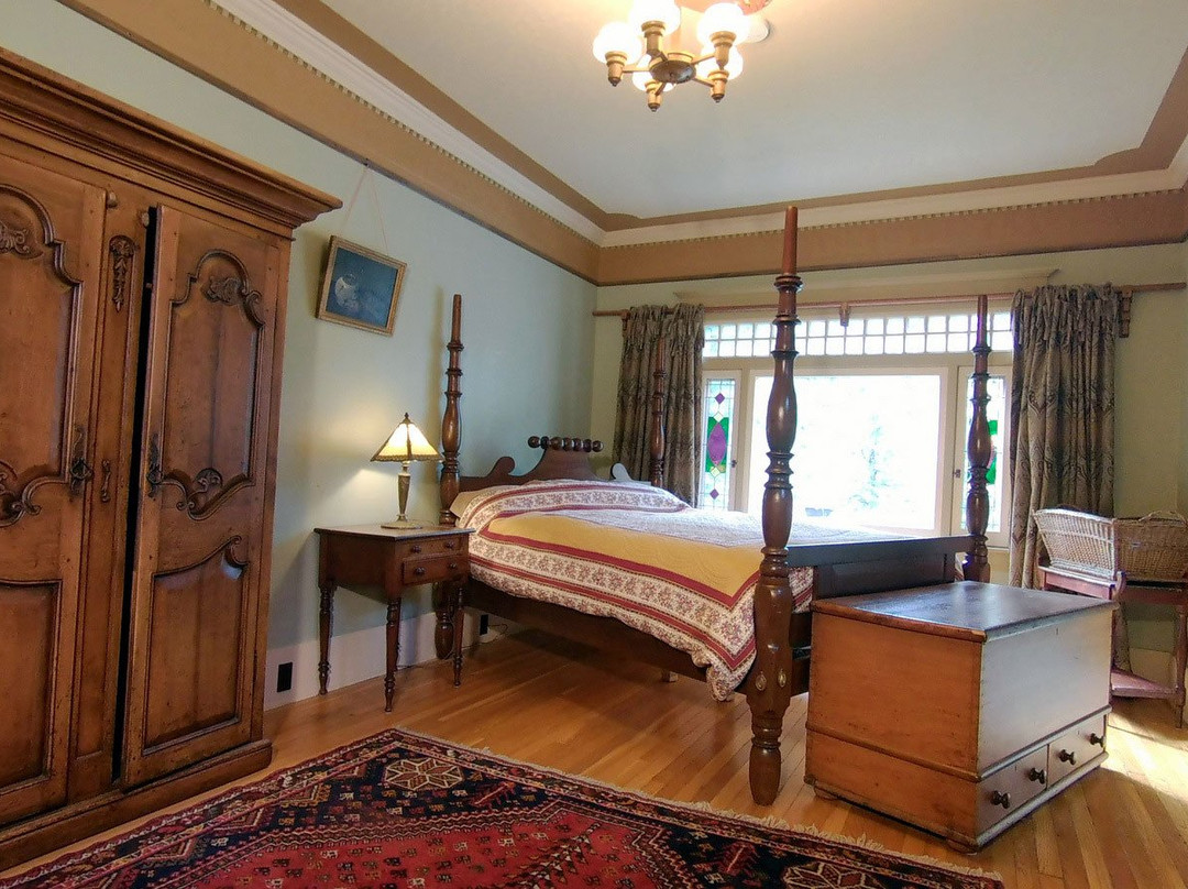 The Craftsman House主图