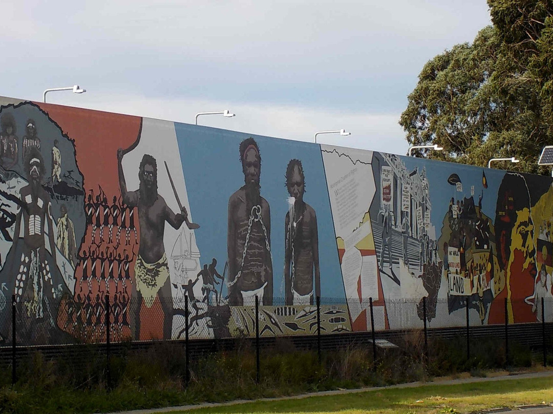 Sir Doug Nicholls Reserve and Aboriginal Mural景点图片