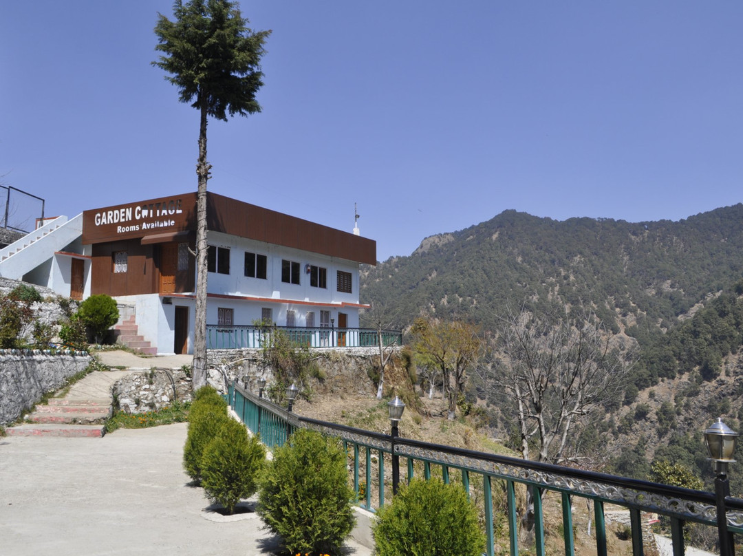 Dhanaulti酒店住宿-Hotel Garden Cottage & Resort