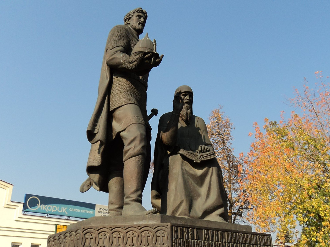 Monument to the Prince Yuriy Zvenigorodskiy and Saint Savva Storozhevskiy景点图片