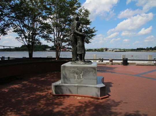 African-American Monument-萨凡纳必去景点