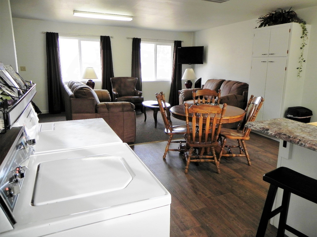 The House on Old Mill Road主图