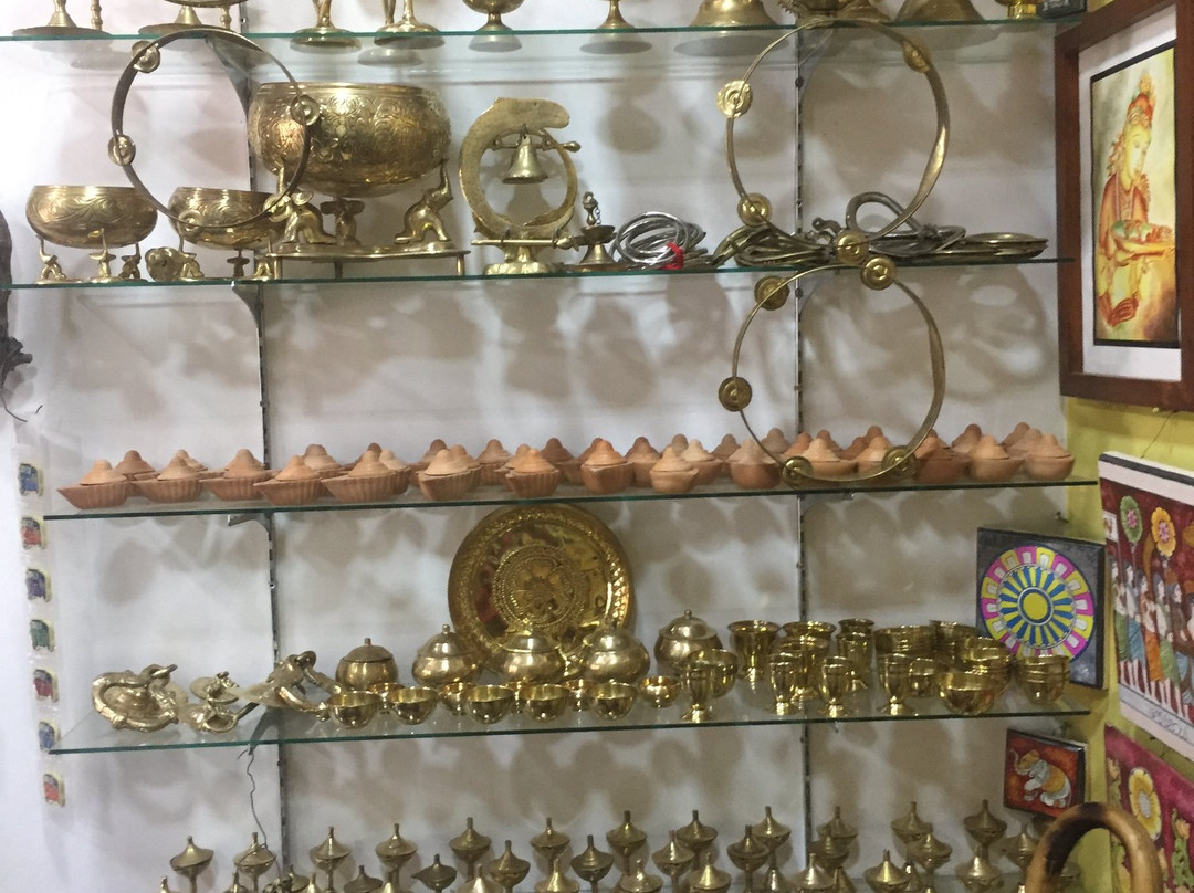R. M. S Antique And Brassware-埃勒必去景点