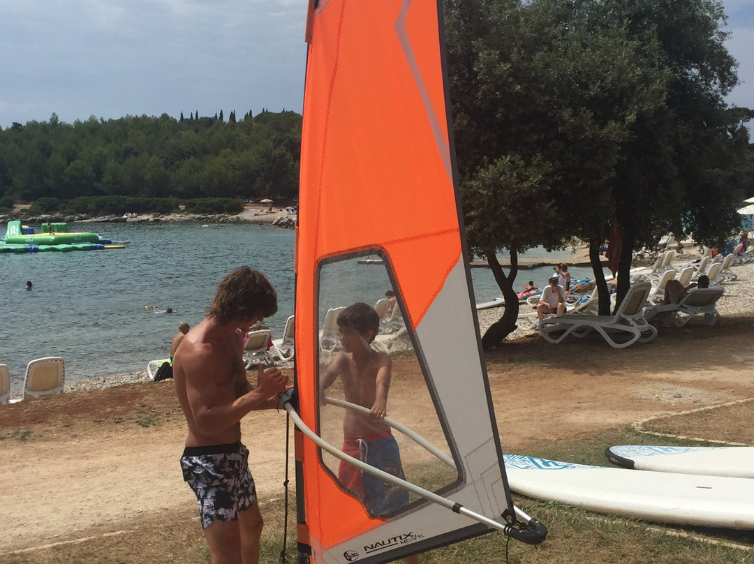 Windsurf Center Red Island-罗维尼必去景点