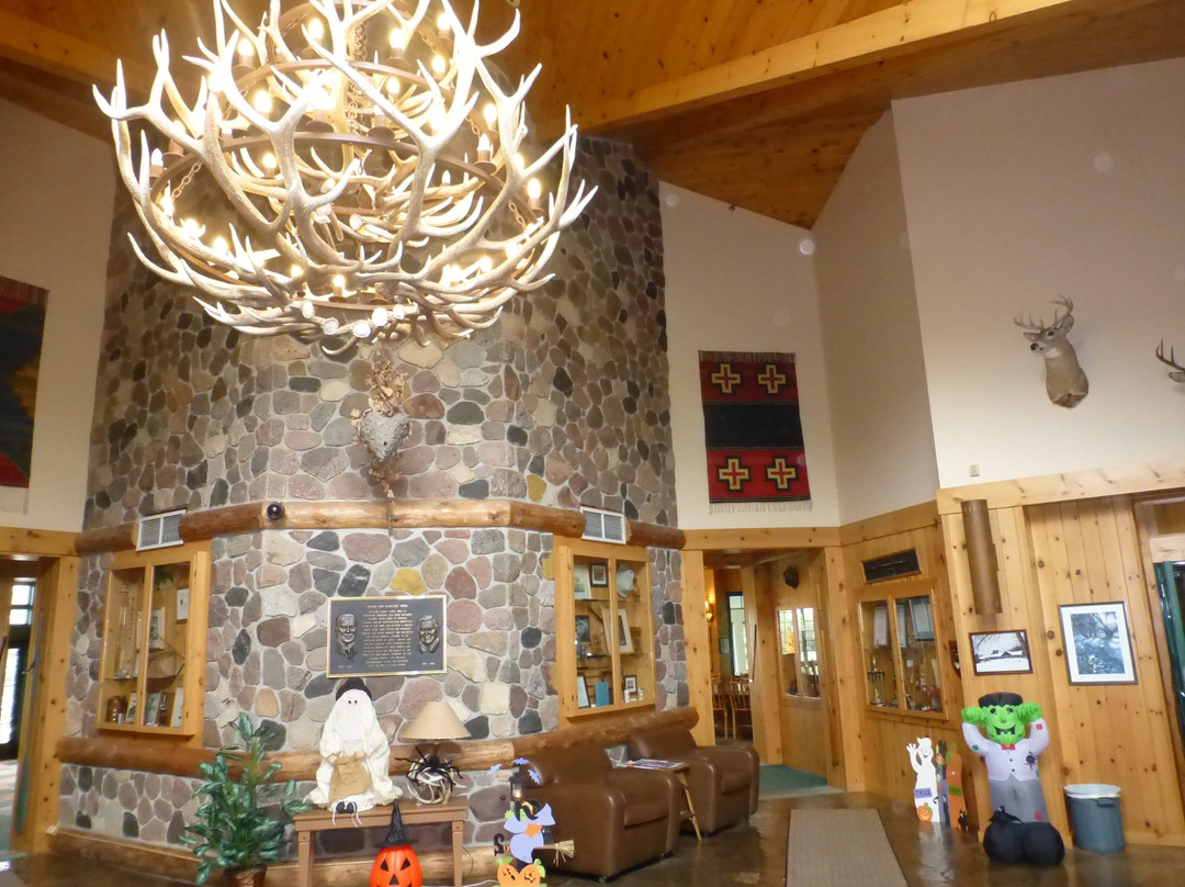 Young's Golf-Recreation-Dining-Iron River必去景点