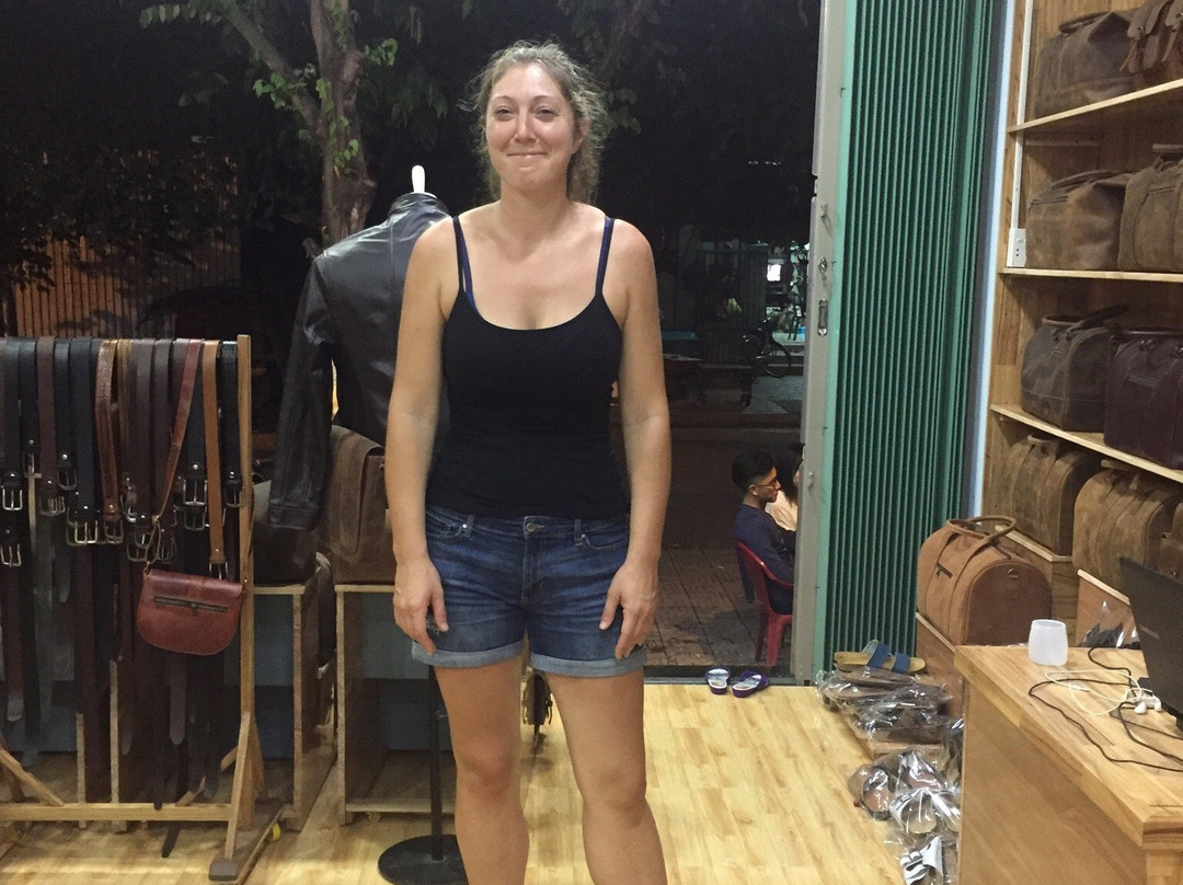 Roni Shoes & Hand Bag Shop-会安必去景点