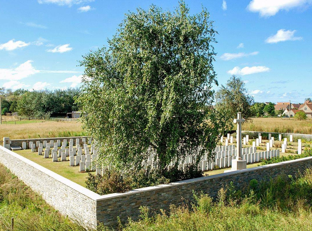Adinkerke Military Cemetery景点图片