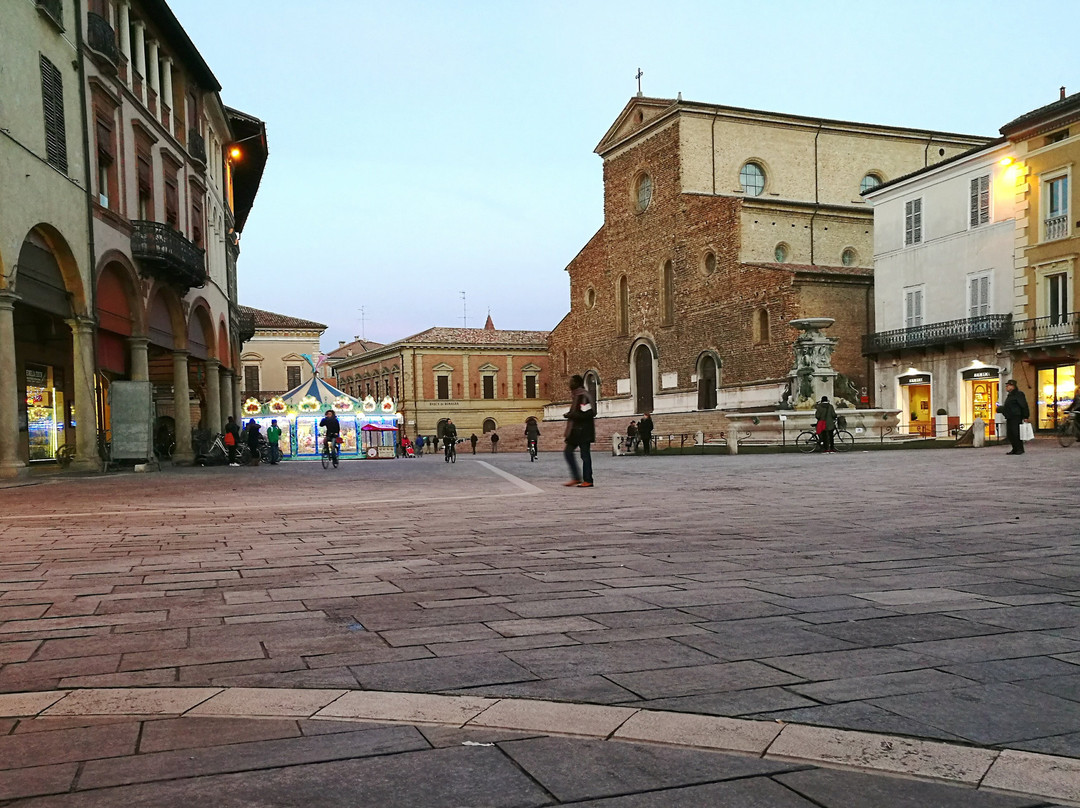 Fontana di Piazza della Liberta景点图片
