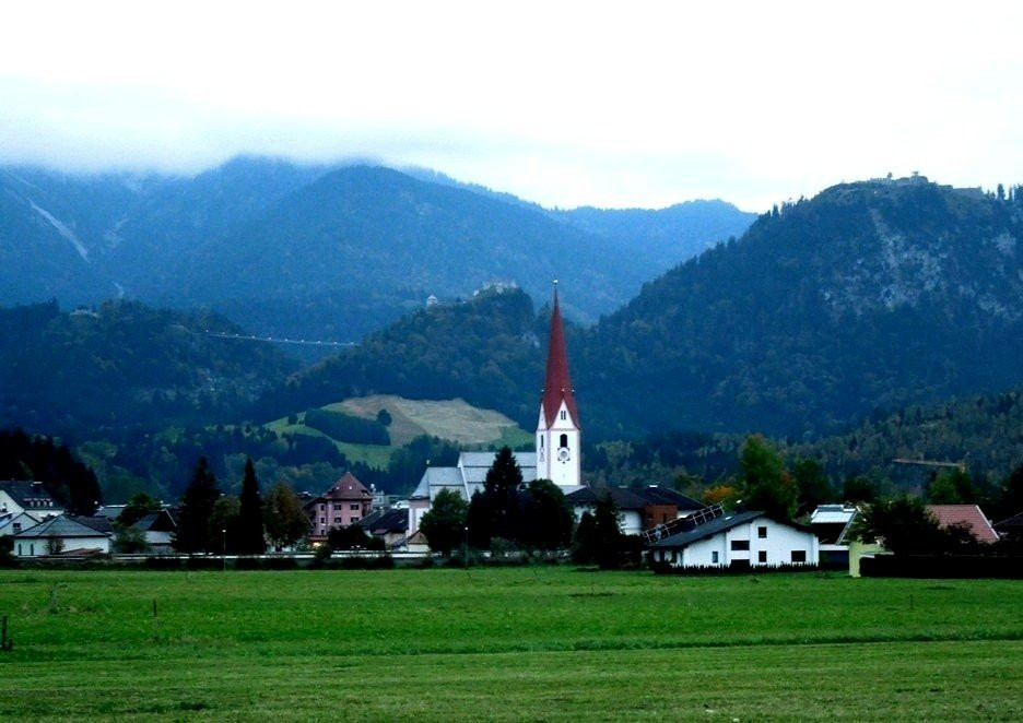 Evangelische Dreieinigkeitskirche-霍伊特必去景点