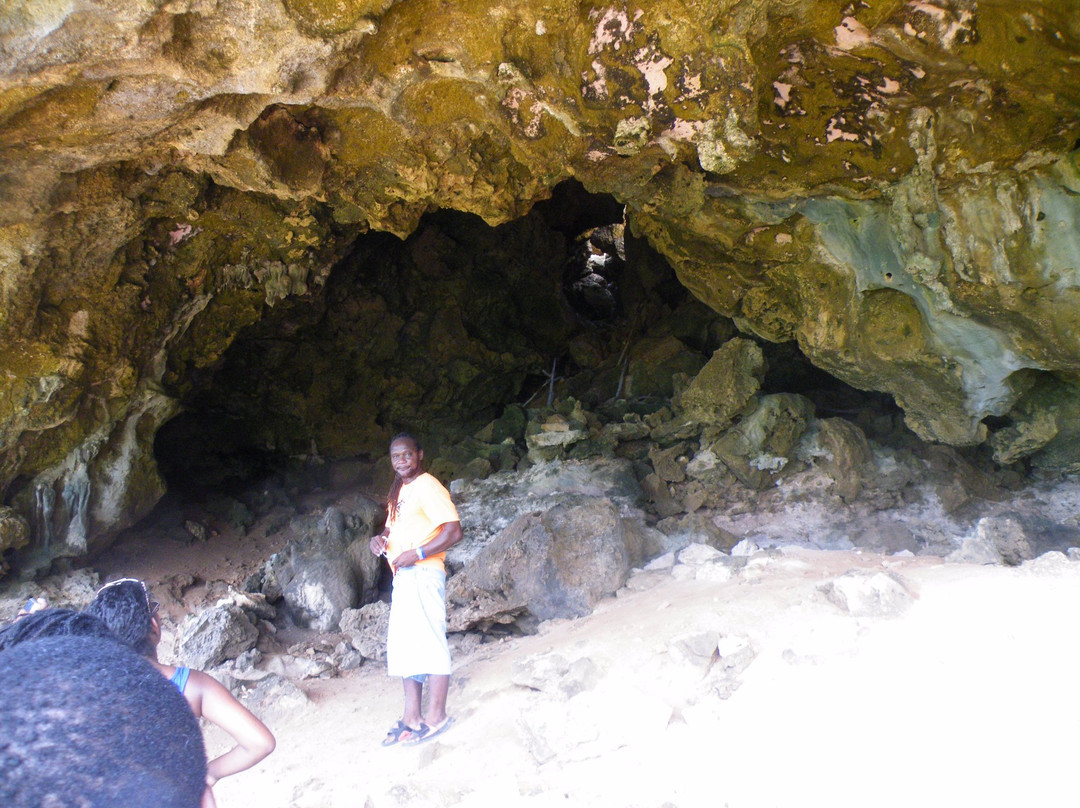 The Caves at Two Foot Bay-巴布达必去景点