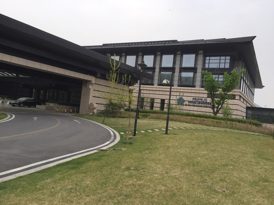 棋盘山绿地铂瑞酒店主图