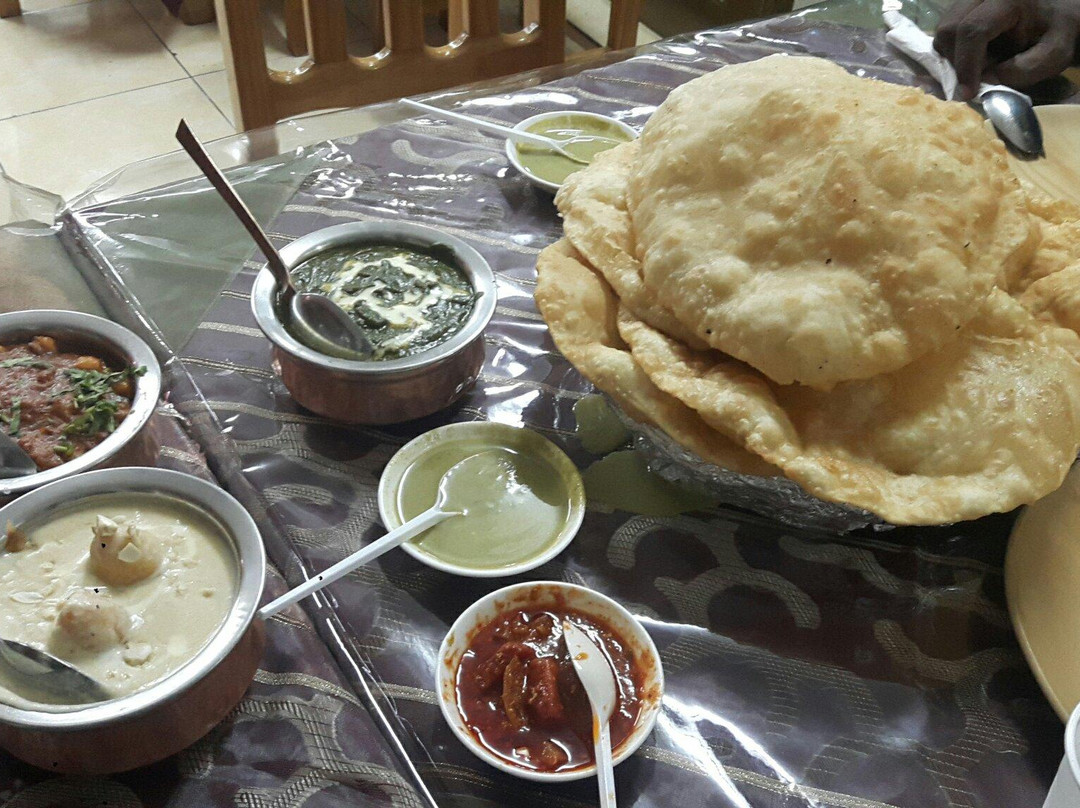 卡特勒博尔纳餐馆和美食-Khansama Indian Dhaba