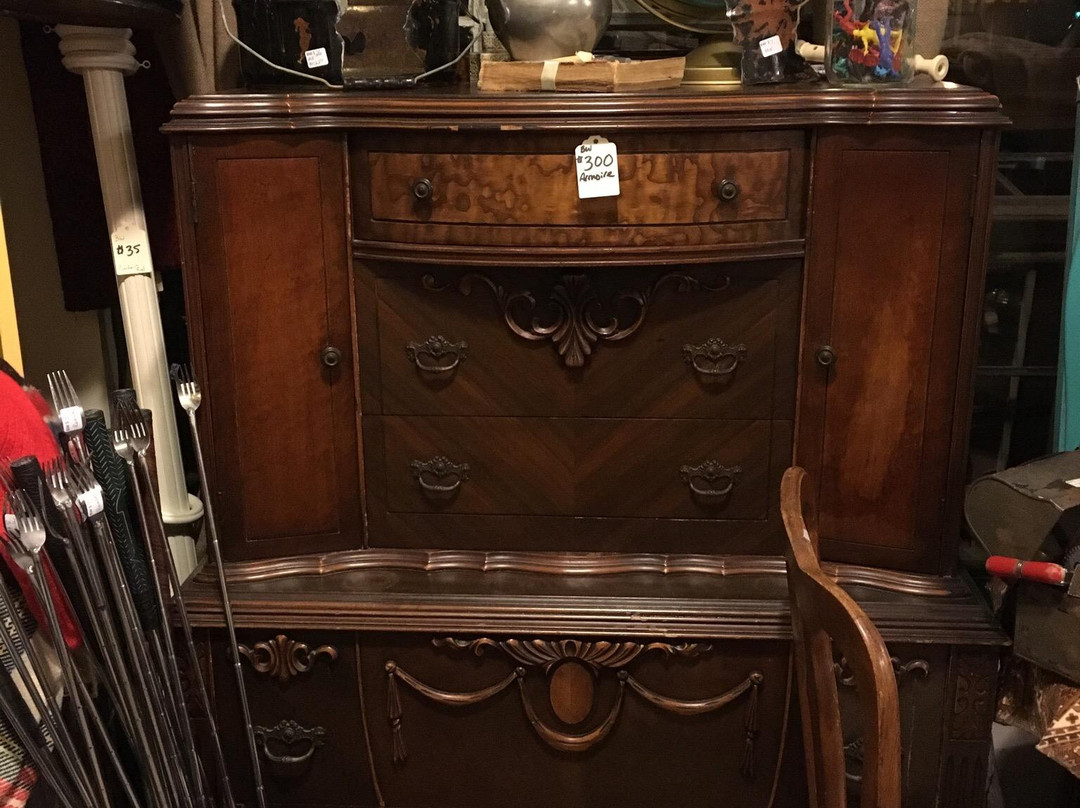 Haupt Antiek Market-Apple Valley必去景点