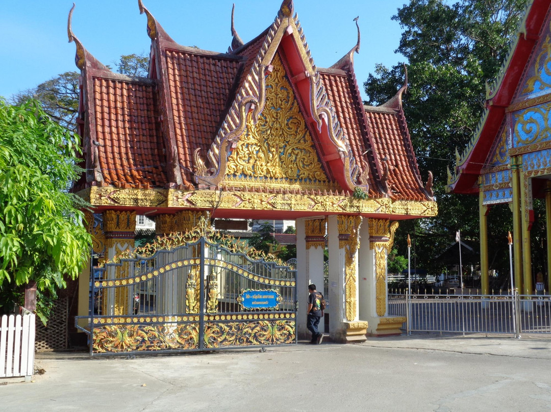 Wat Chumphon Khiri-湄索必去景点