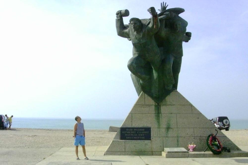 Sailors-Paratroopers Monument-Yevpatoriya必去景点