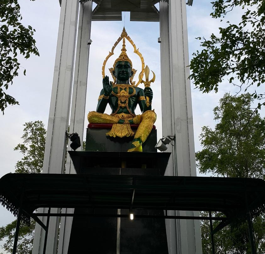 Indra Statue-因武里必去景点