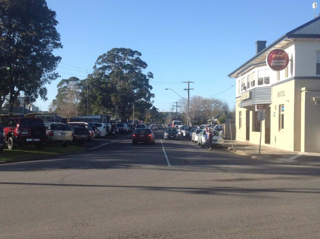 Labertouche餐馆和美食-Longwarry Hotel