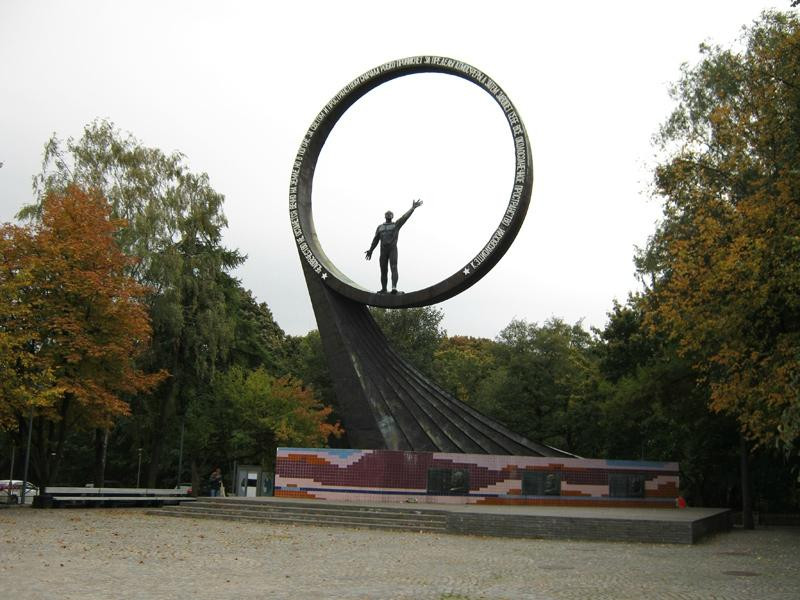 Monument to Countrymen-Cosmonauts景点图片
