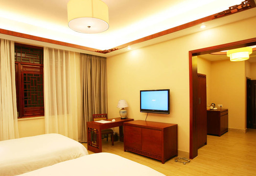 桃花潭畔森林温泉度假酒店主图