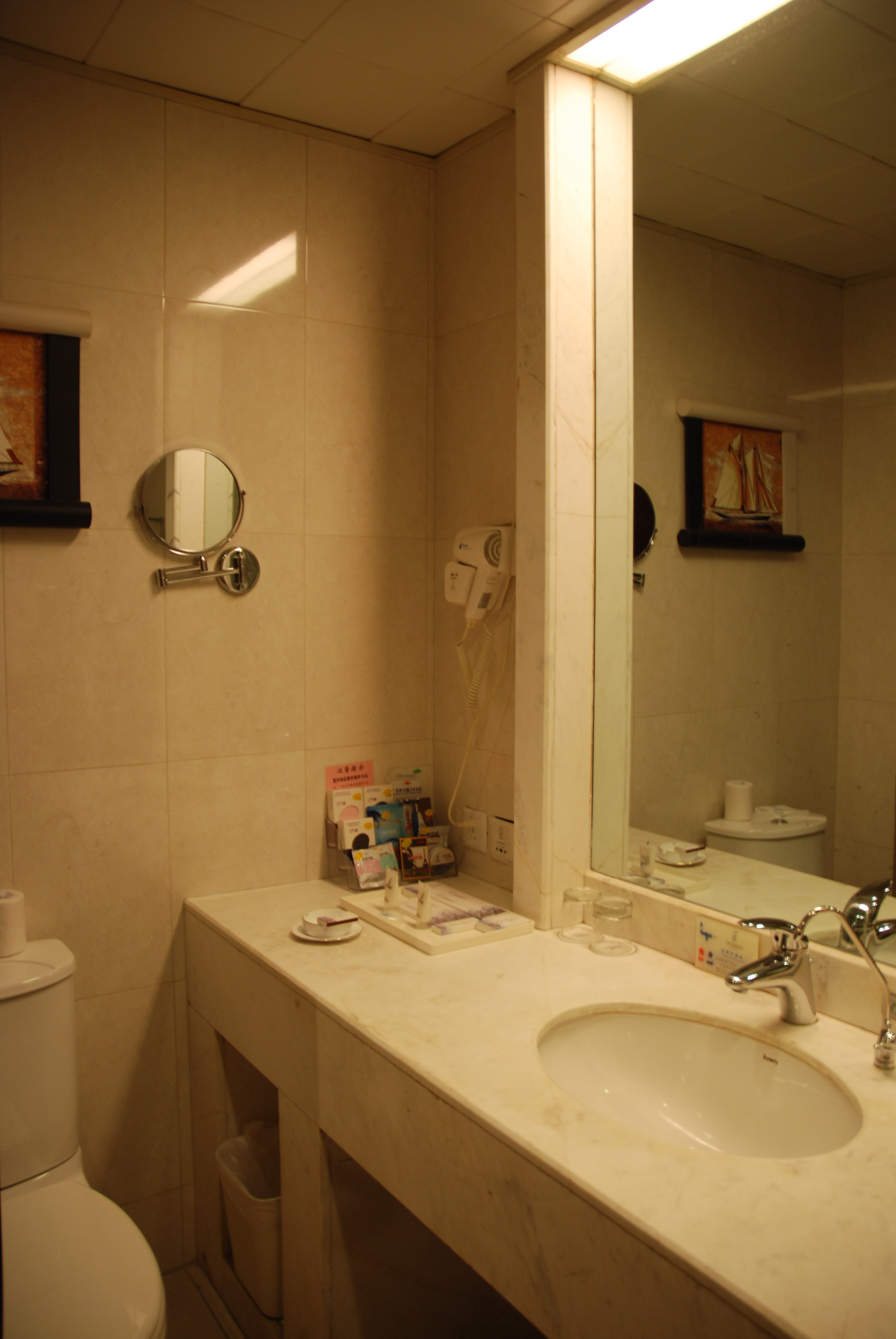 华辰国际大酒店-客卧