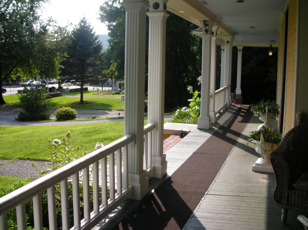 No. 9 Restaurant & Inn主图