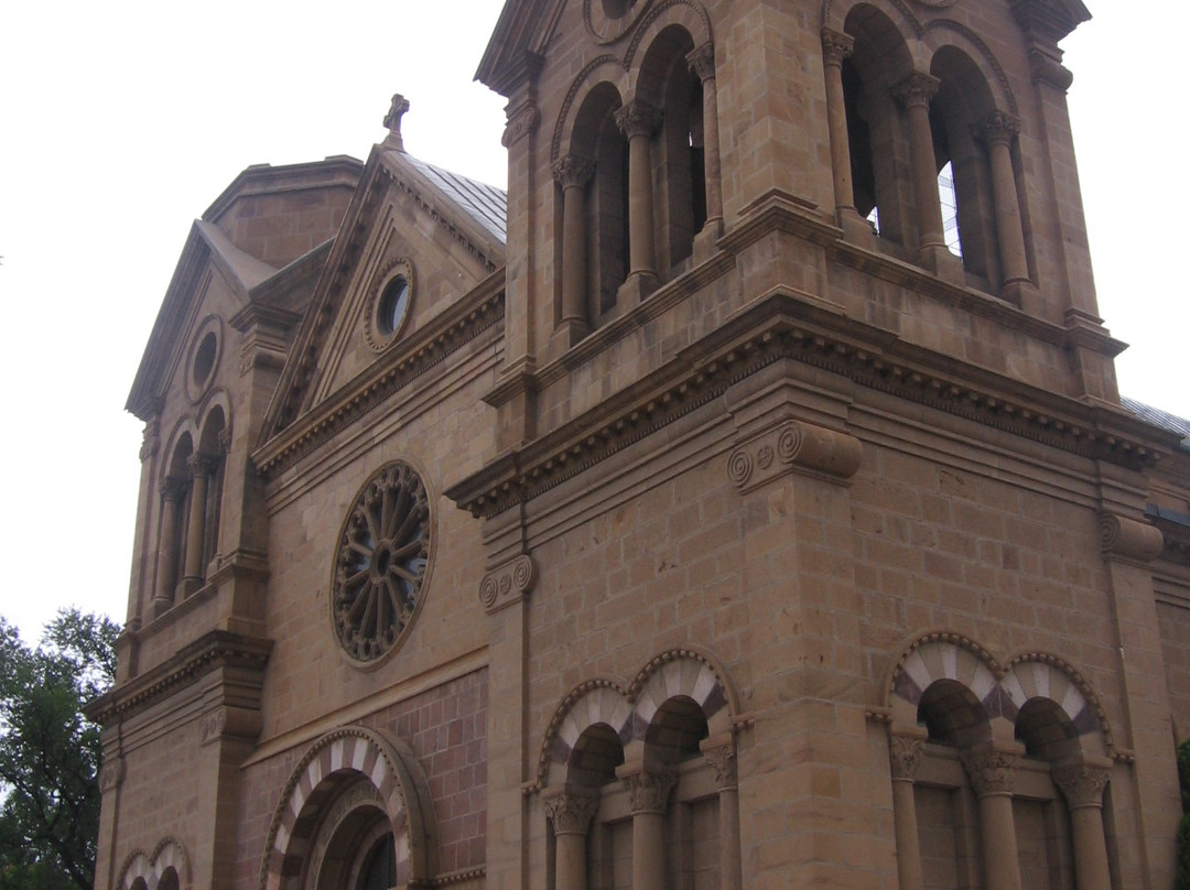 阿西西圣法兰西斯大教堂-圣菲必去景点