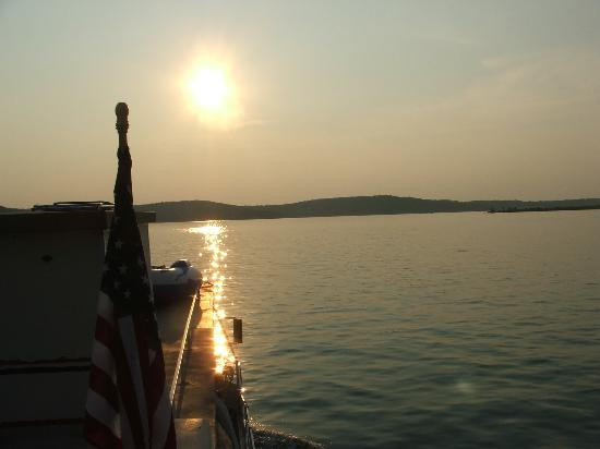 Bull Shoals Lake Boat Dock景点图片