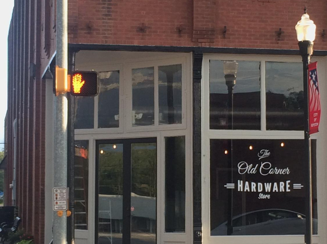 Royston餐馆和美食-The Old Corner Hardware Store