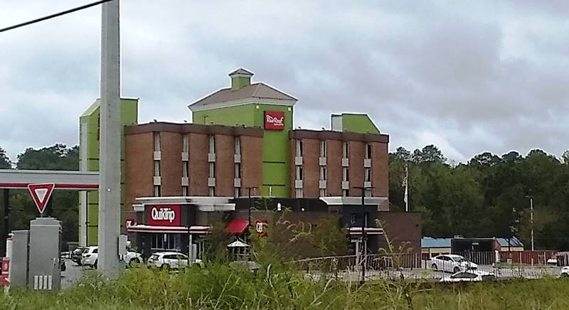 Red Roof Inn & Suites Macon-浴室