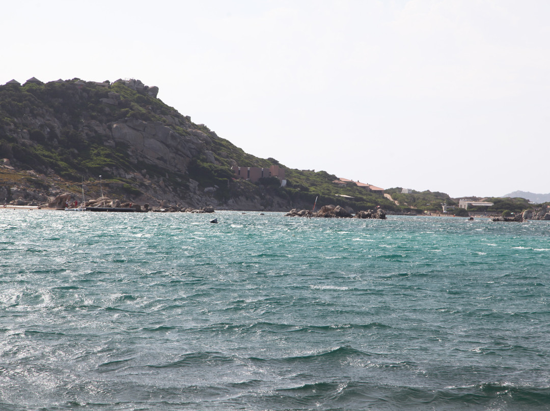 Spiaggia Monti d'Arena-拉马达莱娜必去景点