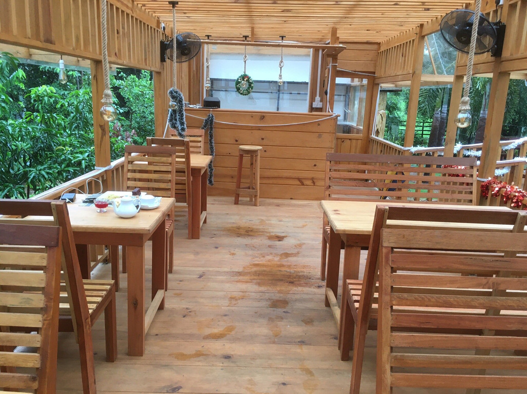 White Land City Hotel