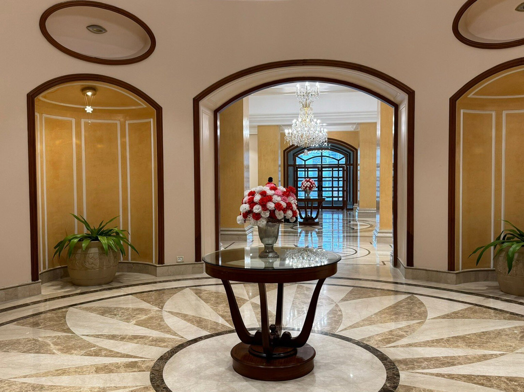 皇家兰花卢克诺中央酒店主图