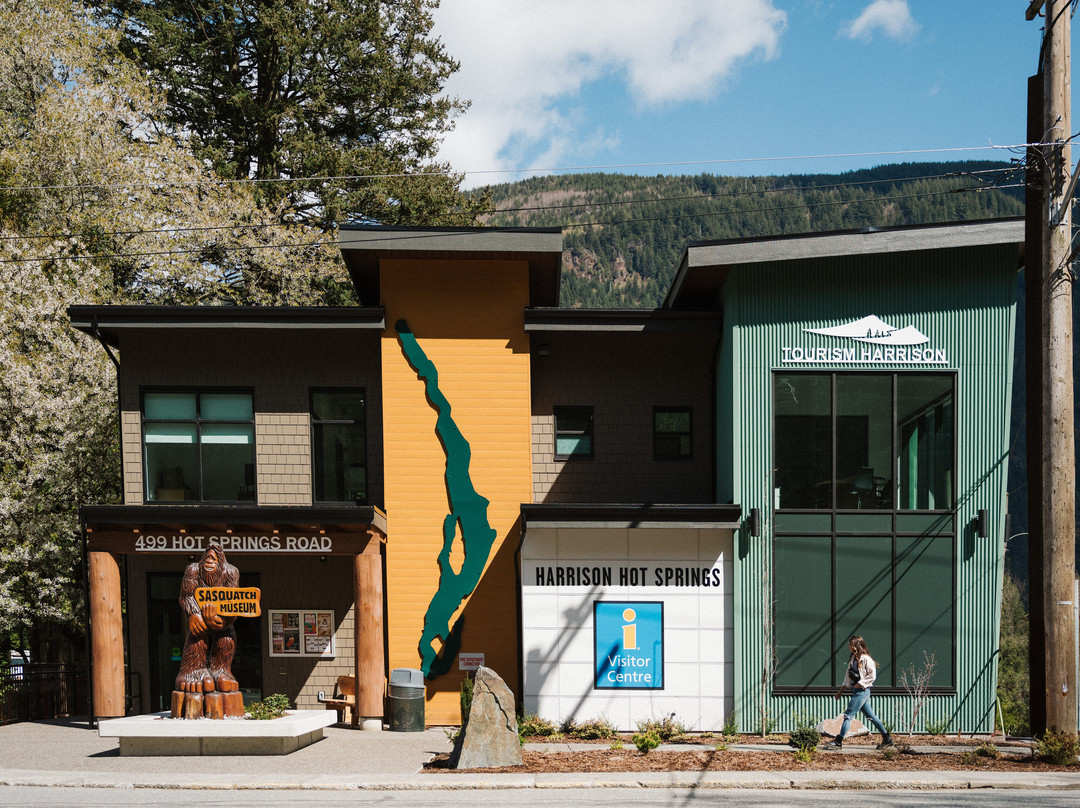 Harrison Visitor Information Centre & Sasquatch Museum-哈里逊温泉必去景点